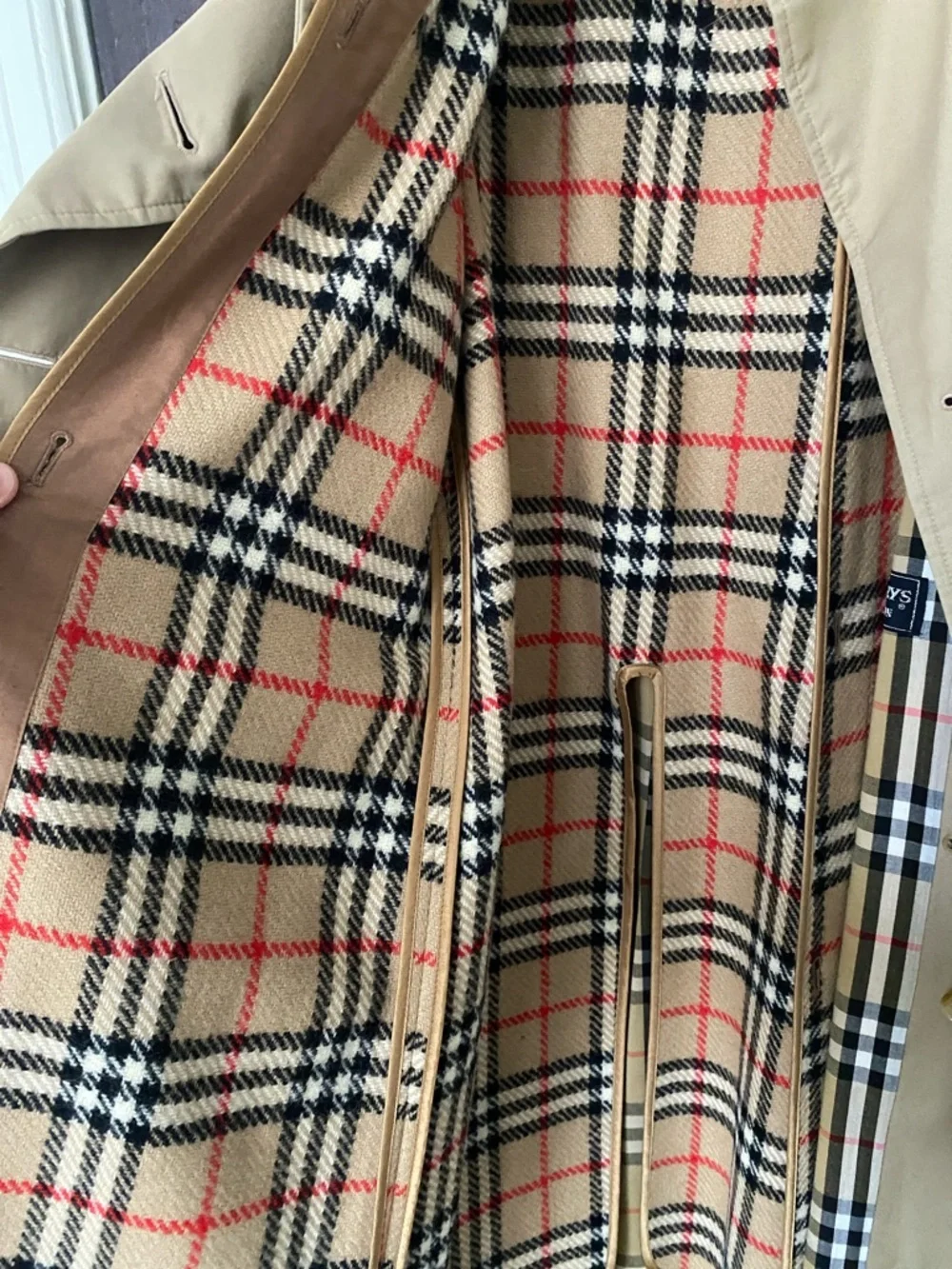 Burberry Beige Trench Coat with Classic Check Lining - Picture 3 of 4